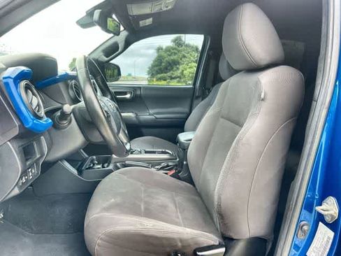Used 2018 Toyota Tacoma TRD Off-Road RWD image 11