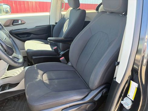 Used 2019 Chrysler Pacifica L FWD image 35