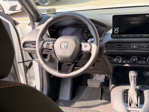 Used 2024 Honda HR-V Sport image 19
