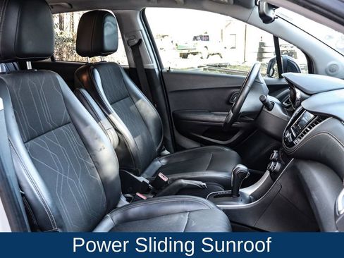 Used 2020 Chevrolet Trax LT w/ Sun & Sound Package image 15