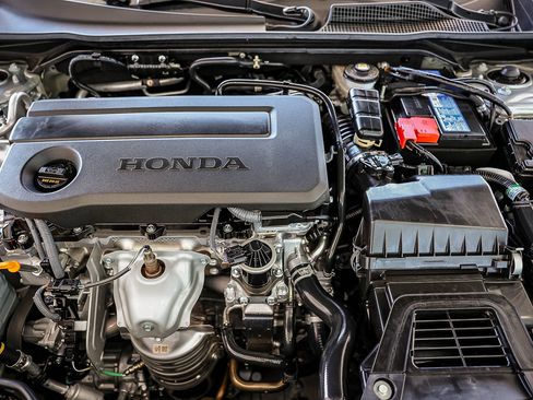 Certified 2025 Honda Civic Sport image 33