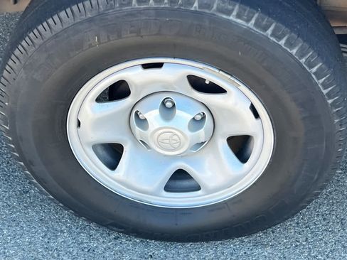 Used 2021 Toyota Tacoma SR image 17