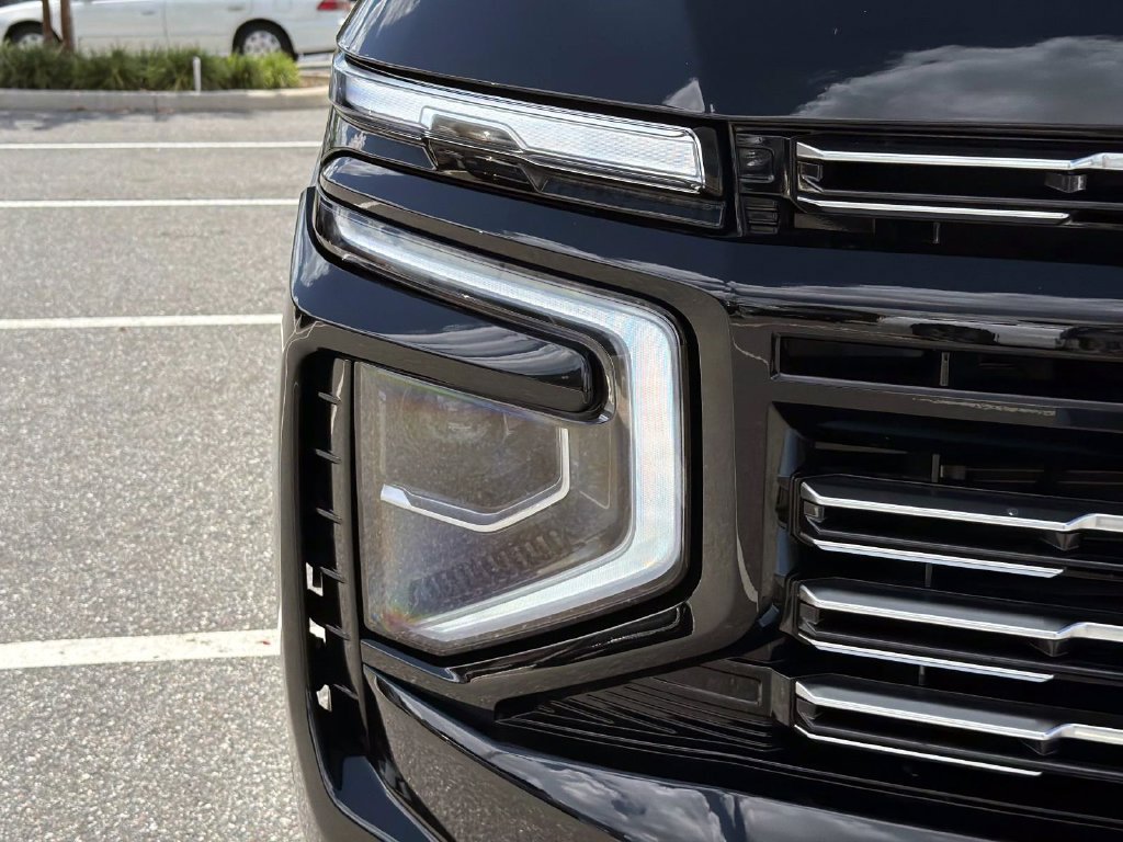 Used 2025 Chevrolet Tahoe High Country AWD/4WD image 9