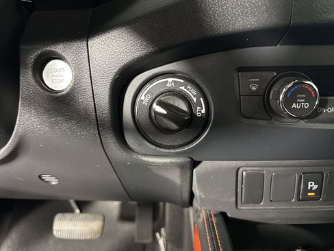 Used 2022 Nissan Frontier PRO-4X w/ Technology Package image 20