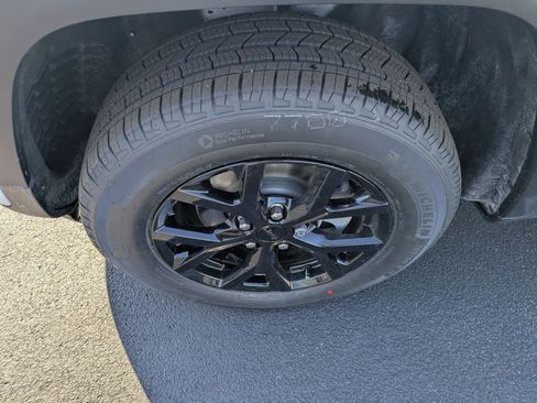 New 2026 Jeep Grand Cherokee Altitude image 9