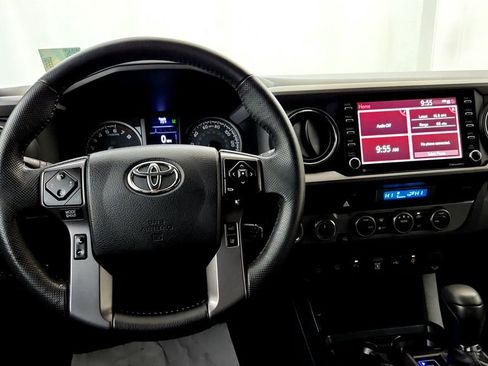 Certified 2022 Toyota Tacoma TRD Off-Road w/ Technology Package AWD/4WD image 26