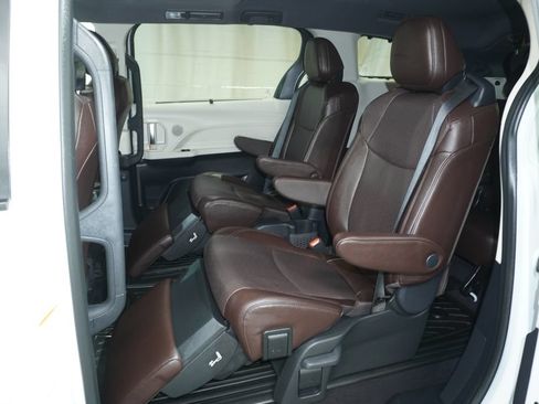 Used 2024 Toyota Sienna Platinum AWD/4WD image 15