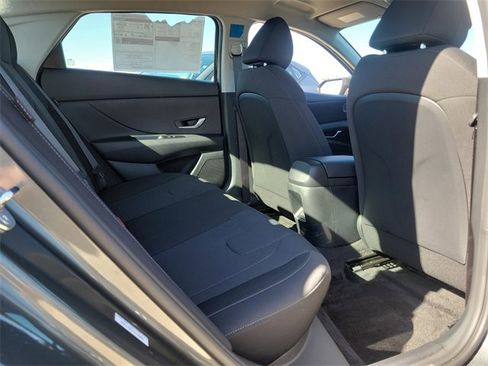 New 2026 Hyundai Elantra SE image 18