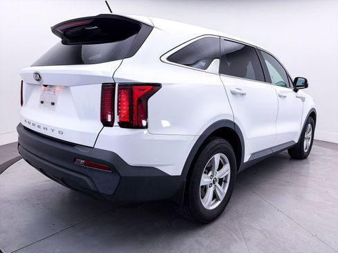 Used 2021 Kia Sorento LX image 10