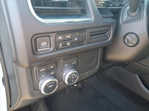 Used 2023 GMC Yukon SLT w/ SLT Luxury Package image 29