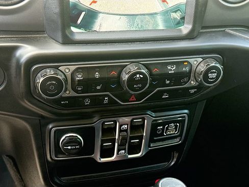 Used 2023 Jeep Gladiator Sport AWD/4WD image 17