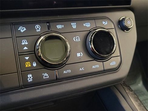 New 2026 Land Rover Defender 110 image 31