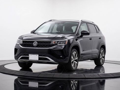 Used 2022 Volkswagen Taos SE FWD image 12