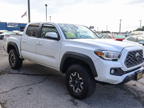 Used 2023 Toyota Tacoma TRD Off-Road image 3