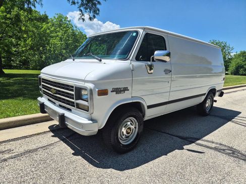 Used 1995 Chevrolet G20 RWD image 1