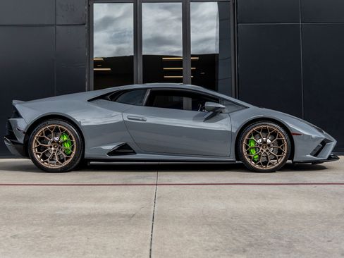 Used 2021 Lamborghini Huracan EVO image 10