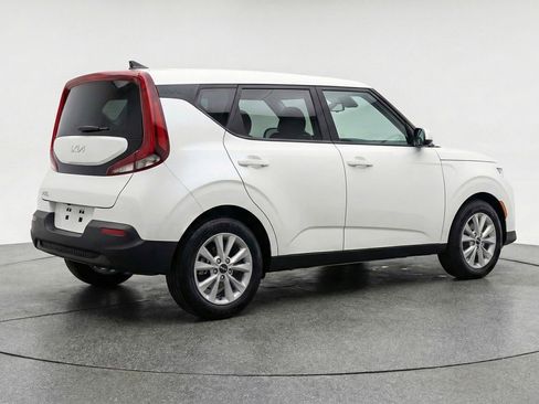 Used 2025 Kia Soul LX w/ LX Technology Package image 9