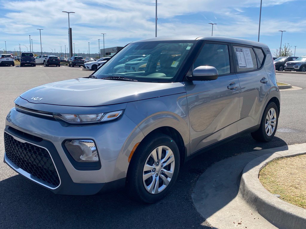 Used 2022 Kia Soul LX FWD image 3