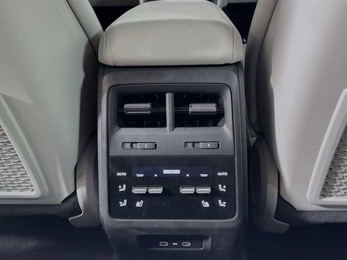 Certified 2025 Porsche Macan 4S Electric AWD/4WD image 26