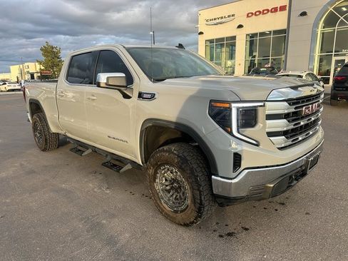 Used 2024 GMC Sierra 1500 SLE w/ Preferred Package image 1
