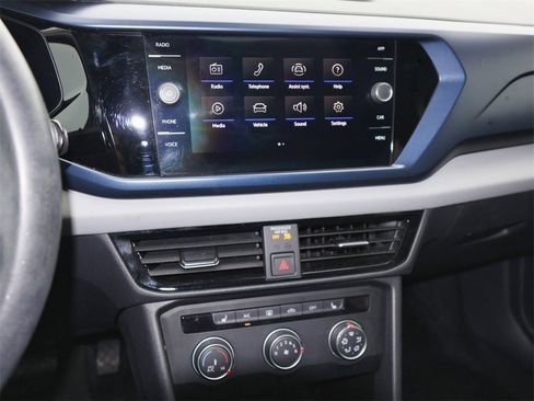 Certified 2022 Volkswagen Taos SE w/ Driver Assistance Package image 17