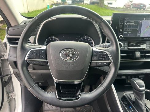 Used 2021 Toyota Highlander XLE image 13
