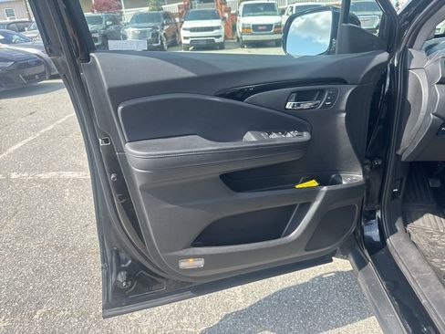 Used 2022 Honda Pilot Touring image 29