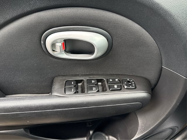 Used 2014 Kia Soul FWD image 19
