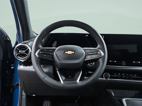 New 2026 Chevrolet Equinox LT w/ Safety and Technology Package FWD image 11