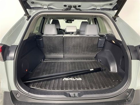Used 2019 Toyota RAV4 XLE Premium image 19