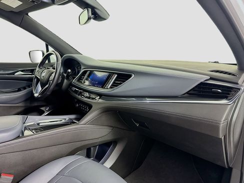 Used 2023 Buick Enclave Essence image 29