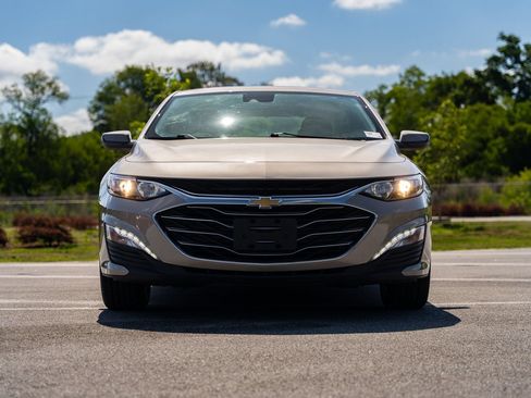 Used 2024 Chevrolet Malibu LT FWD image 2