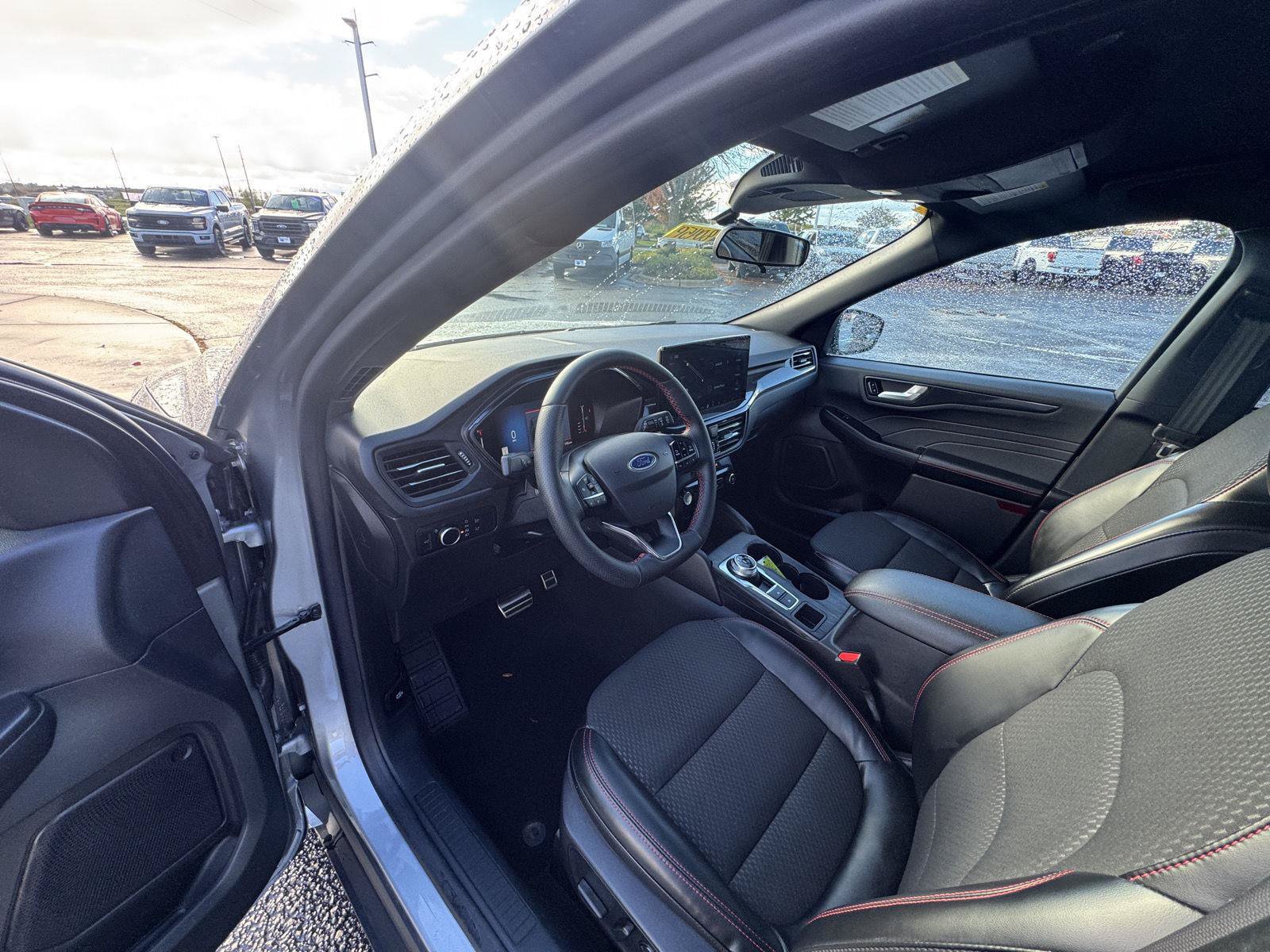 Used 2024 Ford Escape ST-Line w/ Tech Pack #1 AWD/4WD image 10