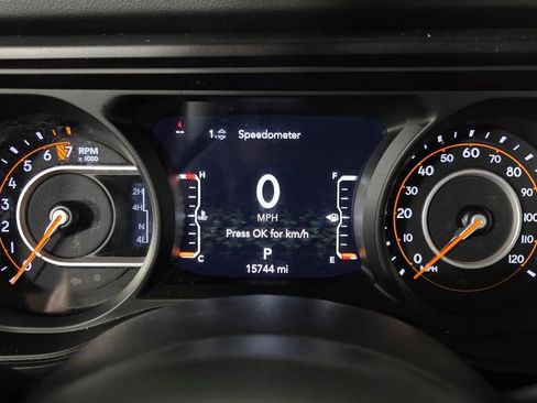 Used 2024 Jeep Gladiator Mojave w/ Technology Group AWD/4WD image 19
