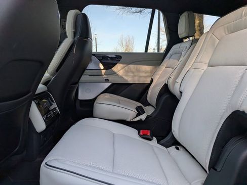 New 2026 Lincoln Aviator Black Label w/ Jet Appearance Package image 12