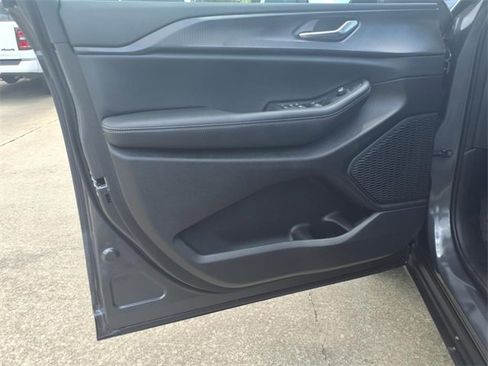 New 2025 Jeep Grand Cherokee Altitude image 19