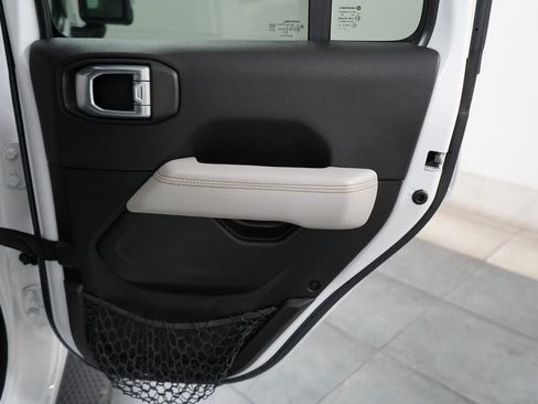 Used 2023 Jeep Wrangler Unlimited Sahara AWD/4WD image 27