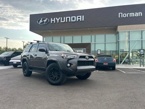 Used 2019 Toyota 4Runner SR5 AWD/4WD image 1