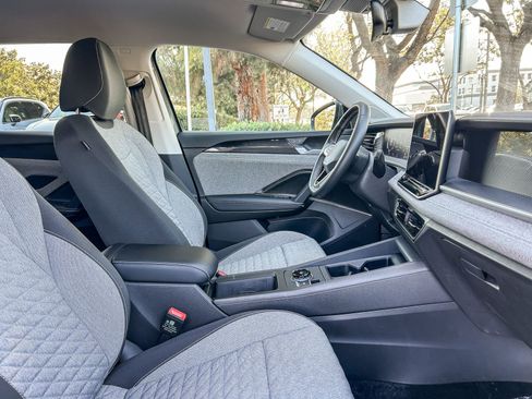 Used 2025 Volkswagen Tiguan S FWD image 17