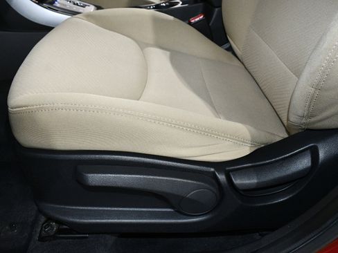 Used 2013 Hyundai Elantra GLS w/ Preferred Pkg image 13