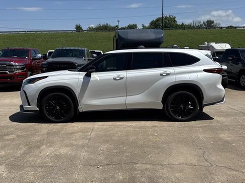 Used 2023 Toyota Highlander XSE AWD/4WD image 14