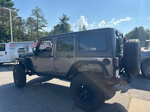 Used 2017 Jeep Wrangler Unlimited Rubicon AWD/4WD image 3