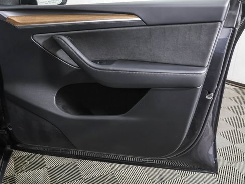 Used 2024 Tesla Model Y Long Range image 46