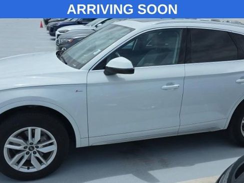 Used 2023 Audi Q5 2.0T Premium w/ Convenience Package image 3