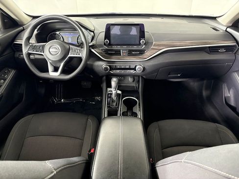 Used 2024 Nissan Altima 2.5 SV FWD image 37