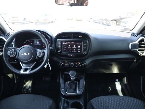 Used 2022 Kia Soul LX FWD image 16