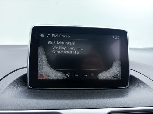 Used 2016 MAZDA MAZDA3 i Touring FWD image 5