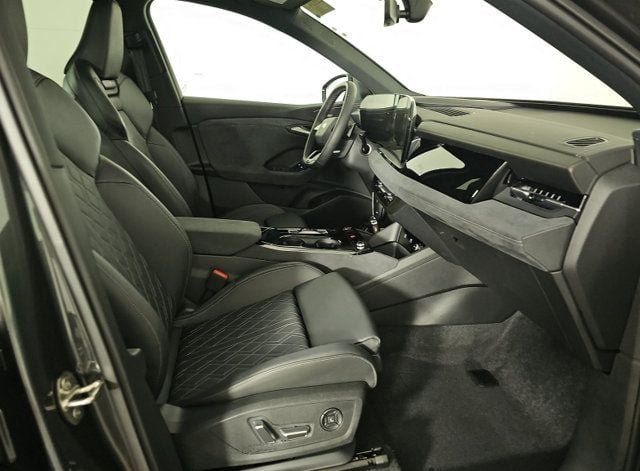 Used 2025 Audi SQ6 e-tron Premium Plus w/ Premium Plus AWD/4WD image 2