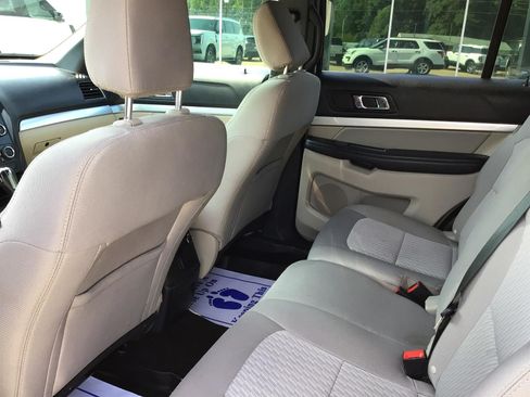 Used 2018 Ford Explorer FWD image 12