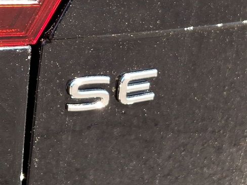 Certified 2023 Volkswagen Tiguan SE FWD image 30